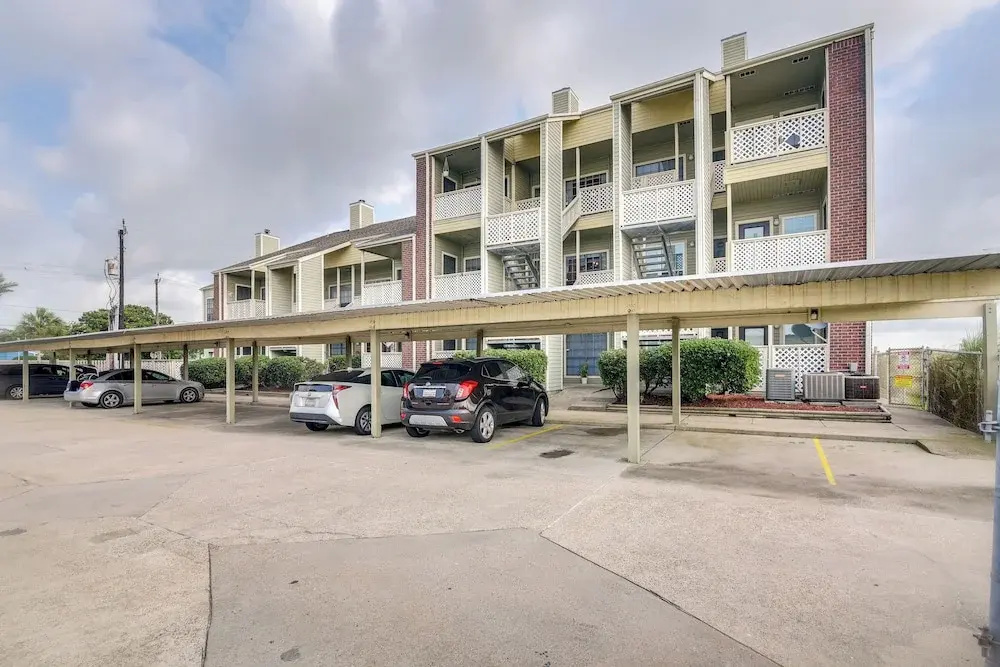 1 Mi to Beach! East End Galveston Condo w/ Pool