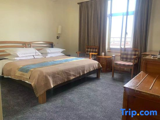 Business Double room (full double bed)
