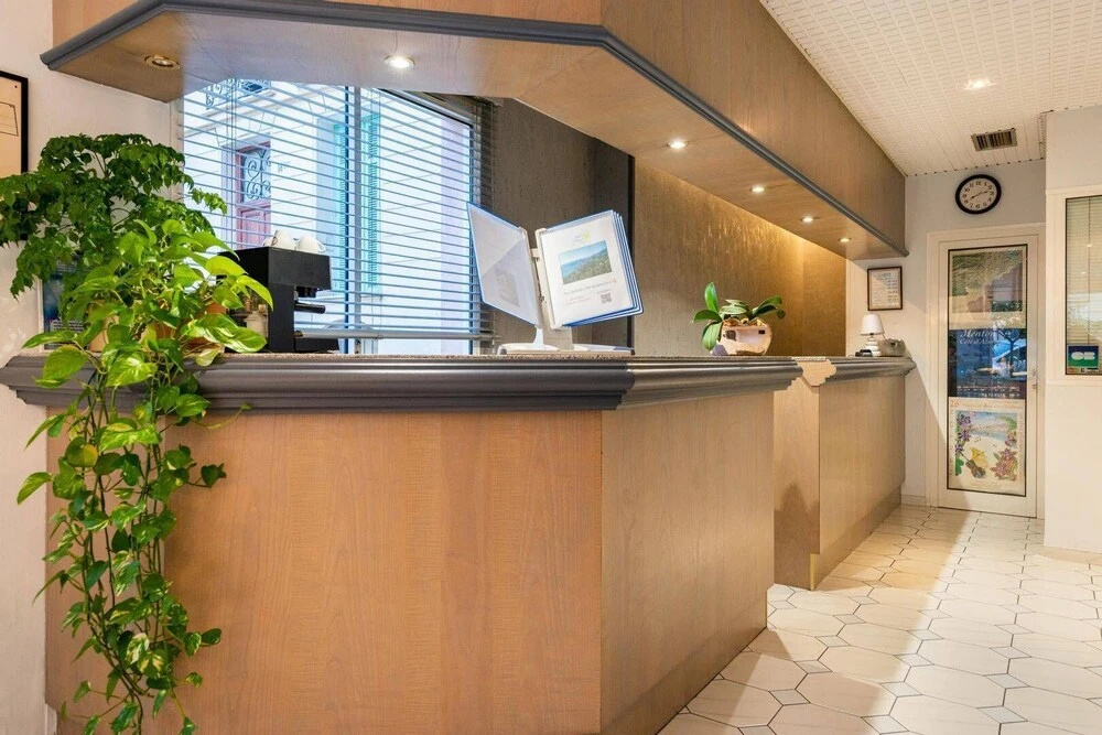 Lobby & Reception