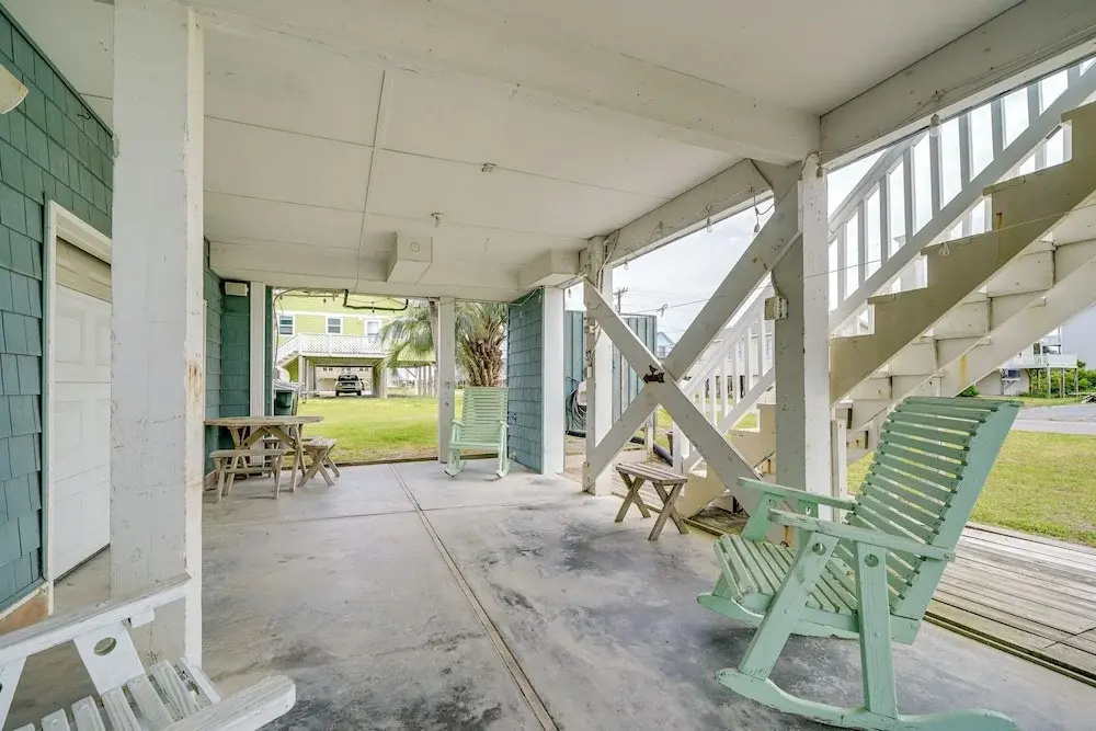 Topsail Beach Vacation Rental: Steps to Shore!
