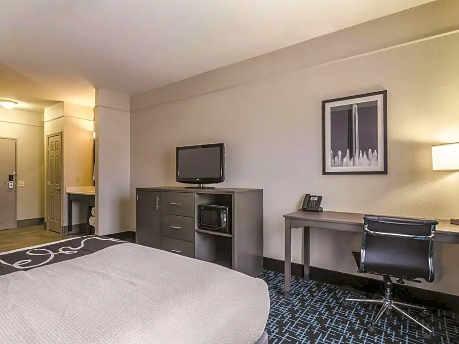 La Quinta Inn & Suites by Wyndham Kansas City Airport - Chambres
