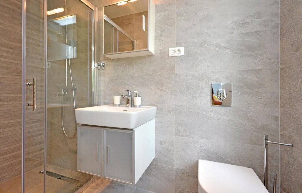Отель Amazing Home in Split With Wifi and 5 Bedrooms, фото 7