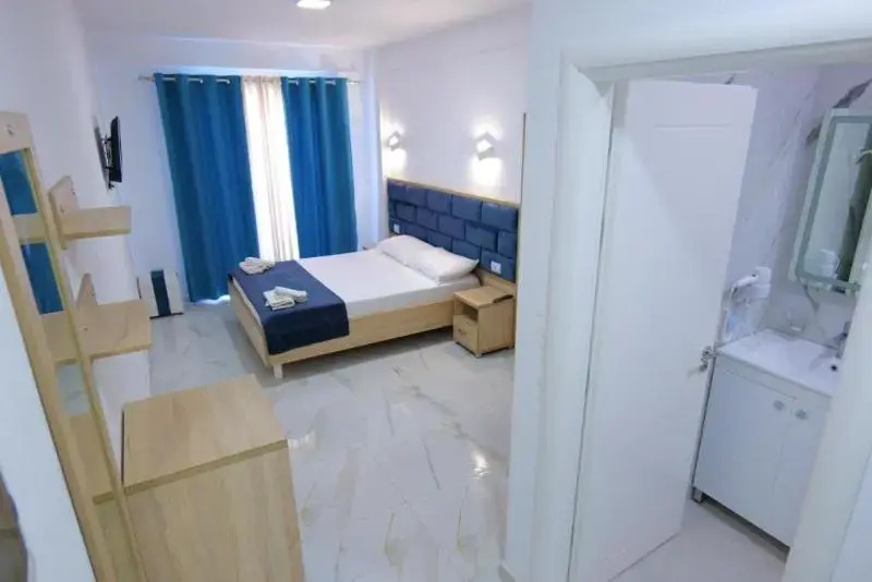 1 Bedroom Standard Double room with balcony and with sea view (full double bed)