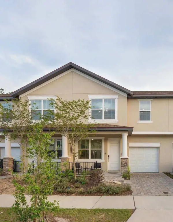 Beautiful 4BR Home w/ Modern Design
