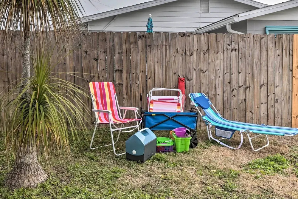 Bright Bungalow With Porch: Walk to Ormond Beach!