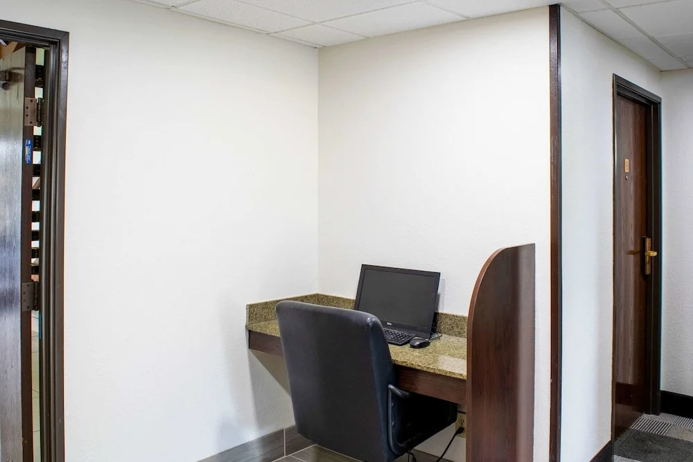 Lobby & Reception