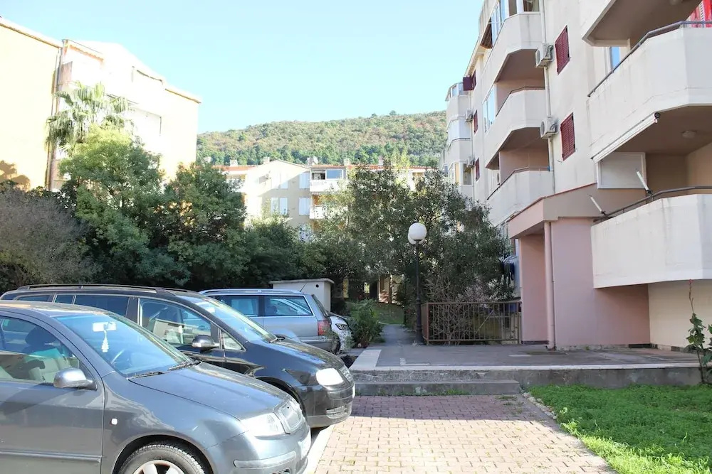 Sunny Family Apartment