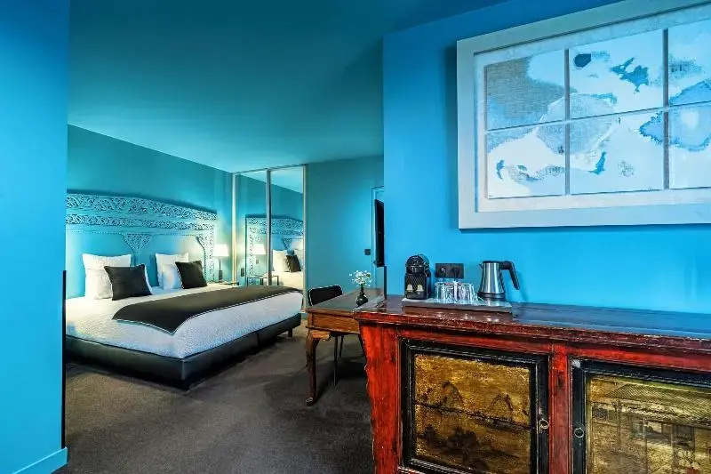 Double Suite (full double bed)