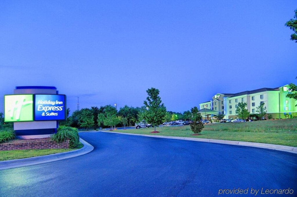 Holiday Inn Express & Suites Roanoke Rapids SE, an IHG Hotel image