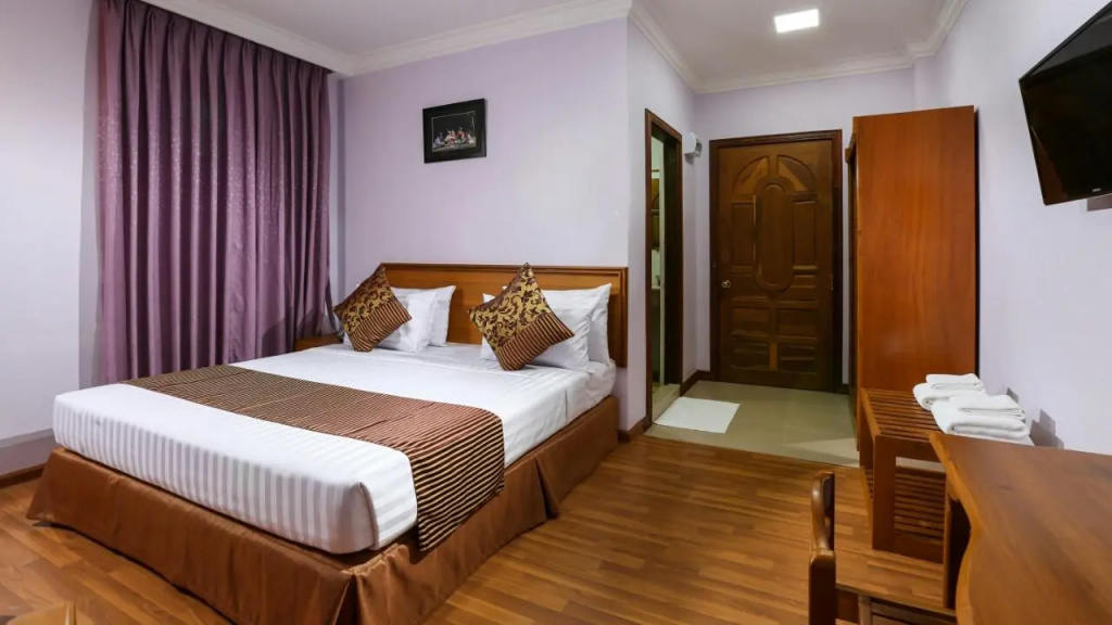 Superior Double room (full double bed)