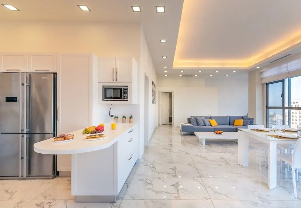 2 Bedrooms Apartment with balcony and with city view