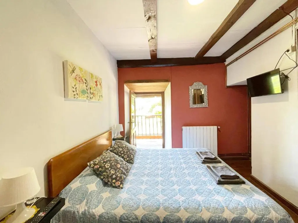 Standard Double room with balcony (full double bed)