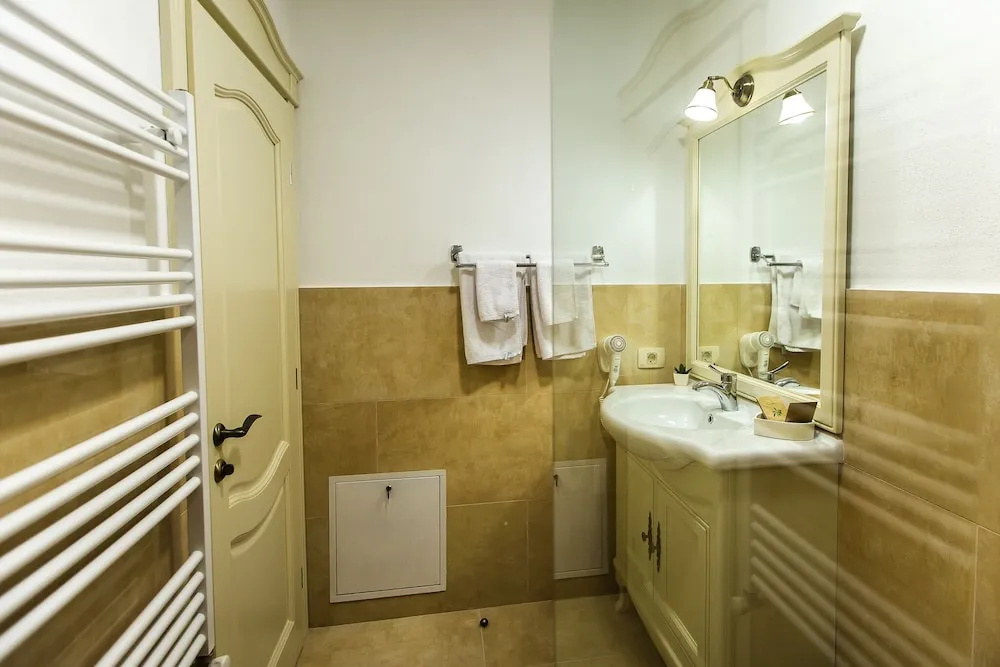 Standard Double room with balcony (full double bed)
