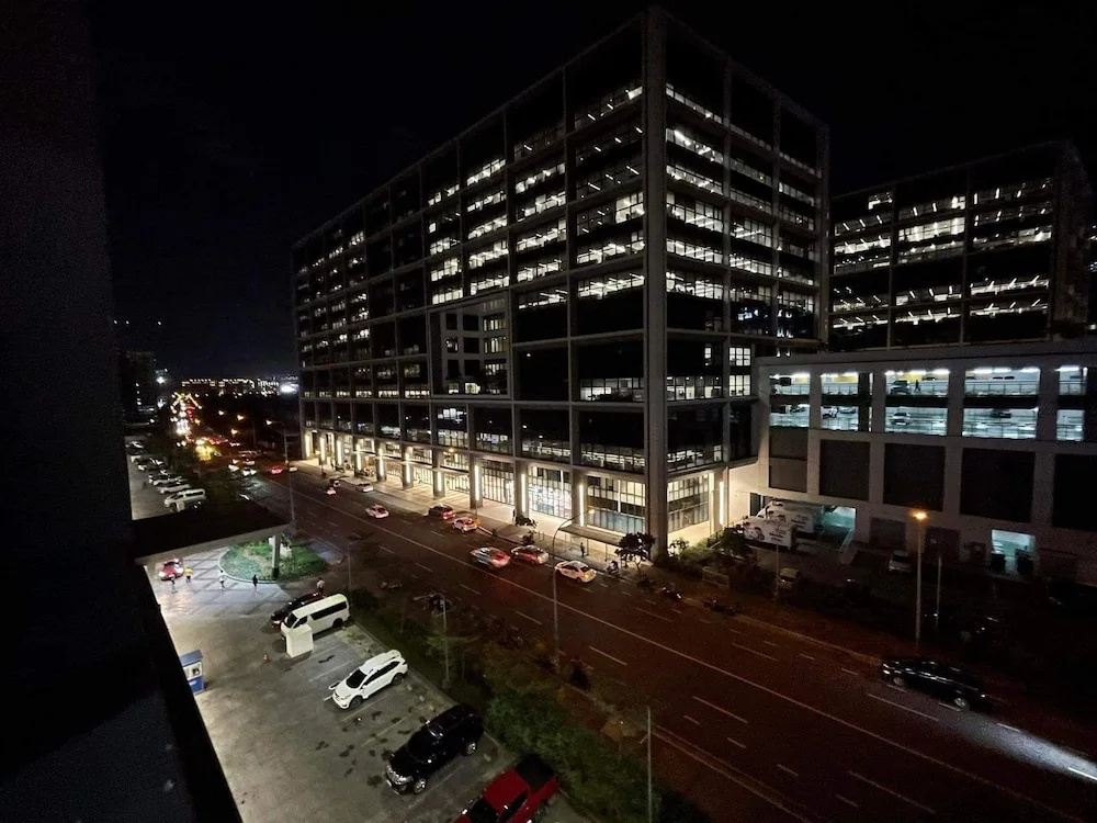 Shore Residences Stays by PBYY