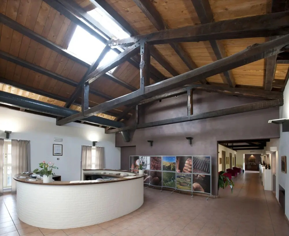 Lobby & Reception