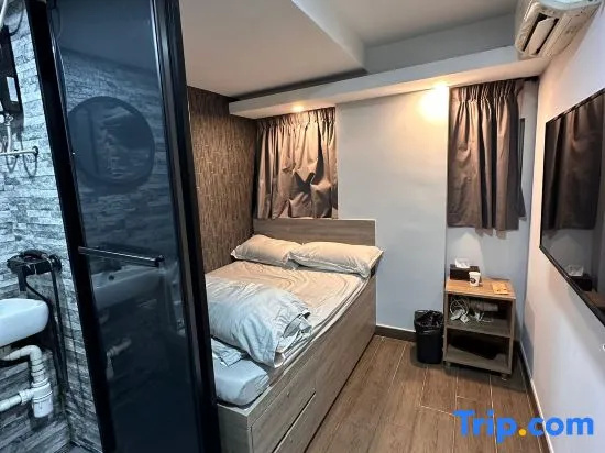 Deluxe Double room (full double bed)