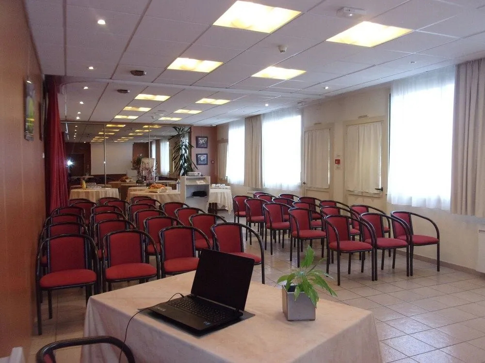 Cit' Hôtel la Pyramide - Général