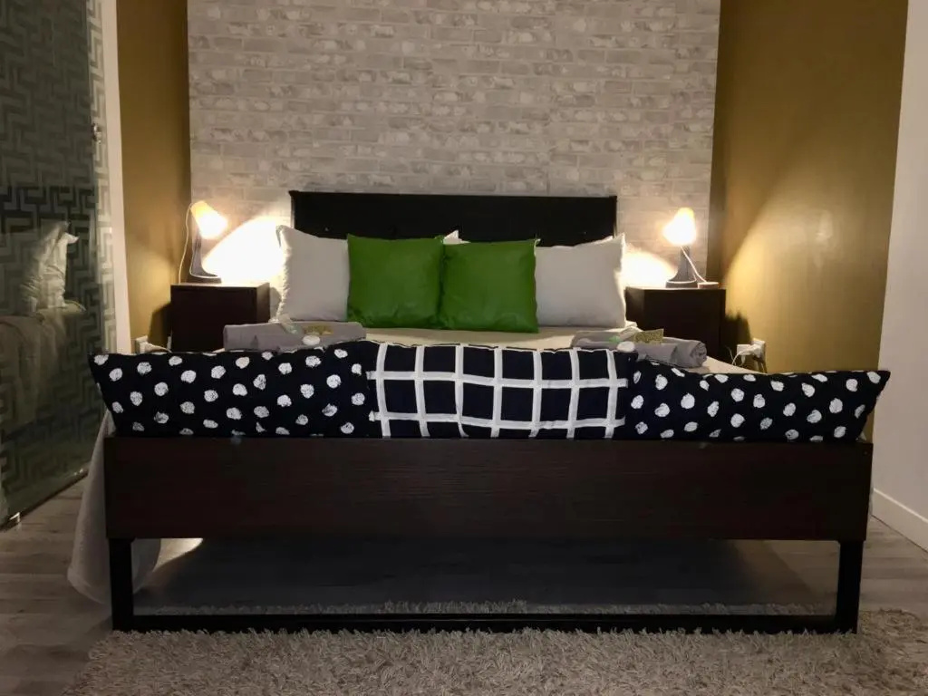 Double room (full double bed)