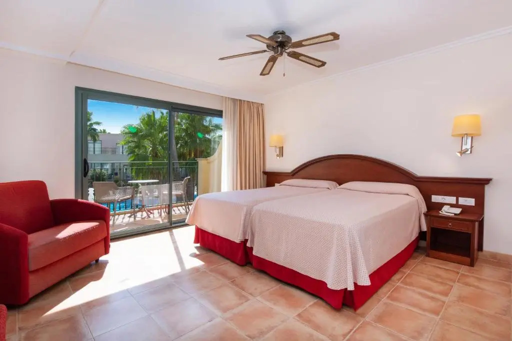 Standard Double room with pool view (full double bed)