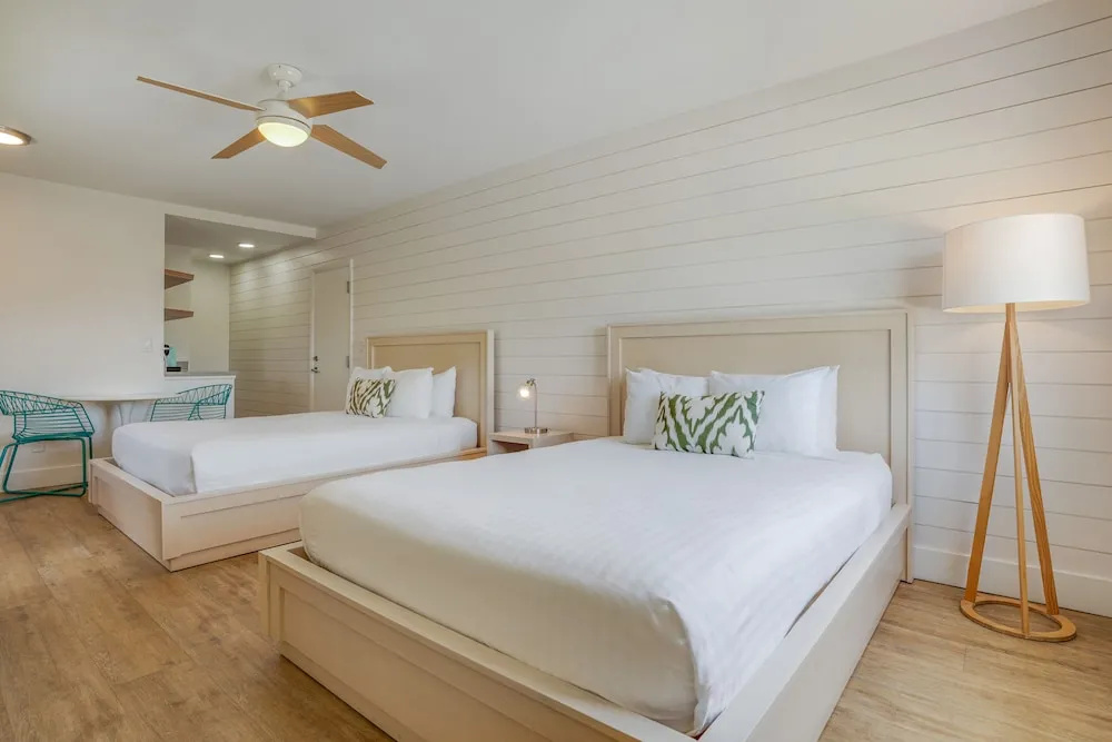 Deluxe Quadruple room with ocean view