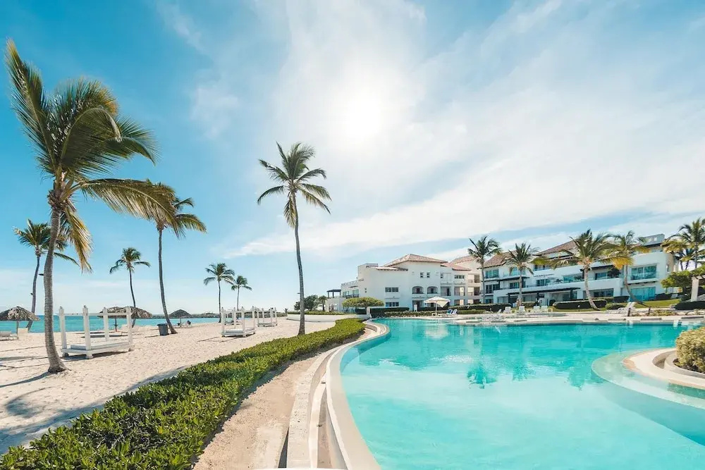 Apartment w Pool and Ocean View in Punta Palmera