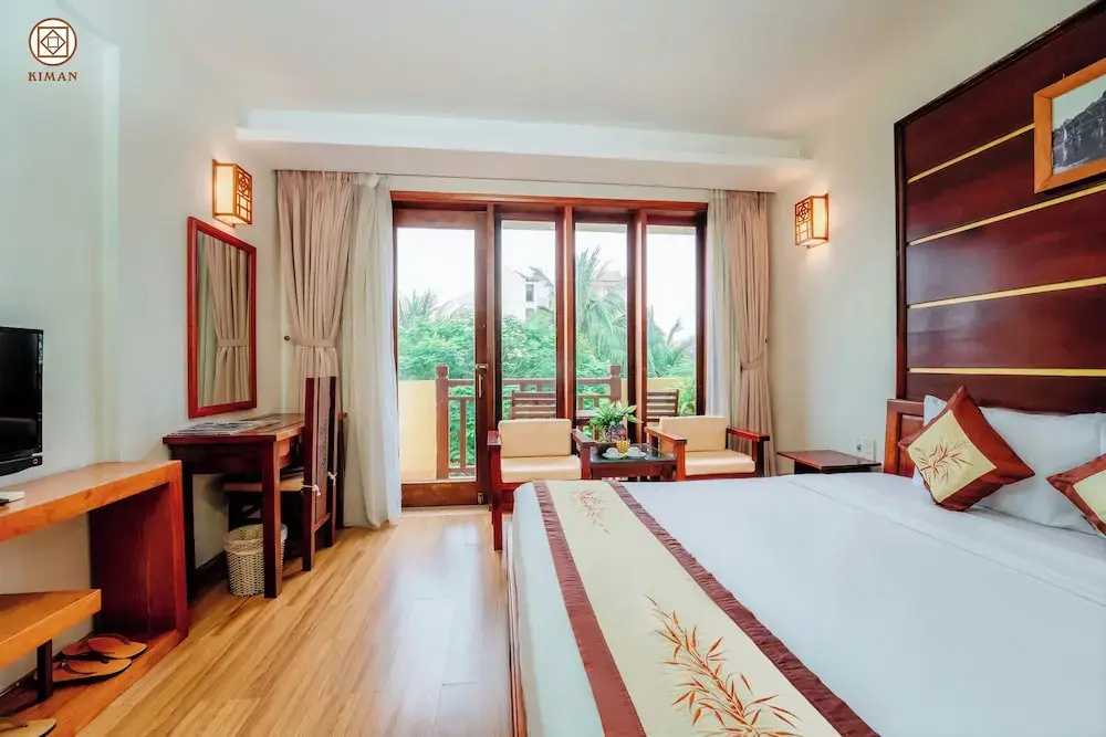 Deluxe Double room with city view (full double bed)