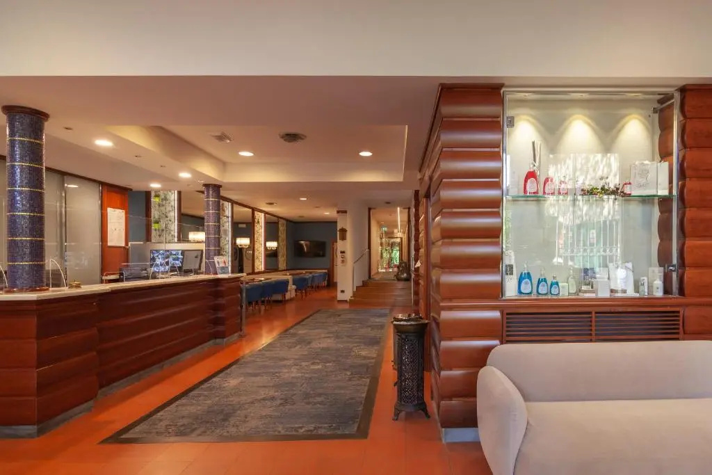 Lobby & Reception