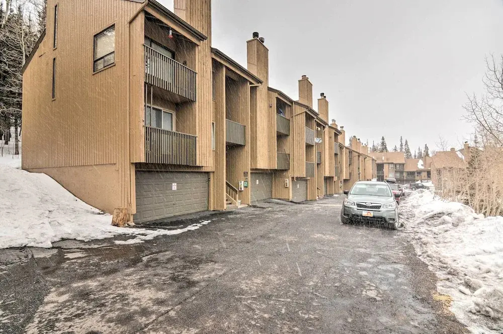 Townhome w/ Mtn View - Walk to Brian Head Lifts!