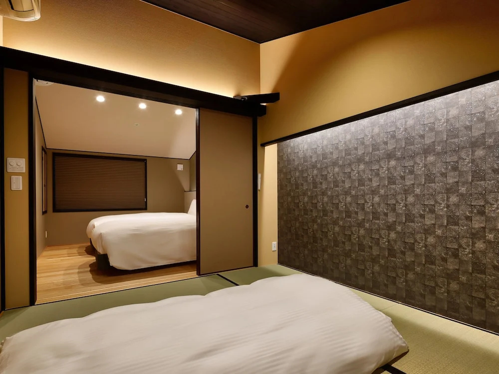 gallery_image_hidden_7