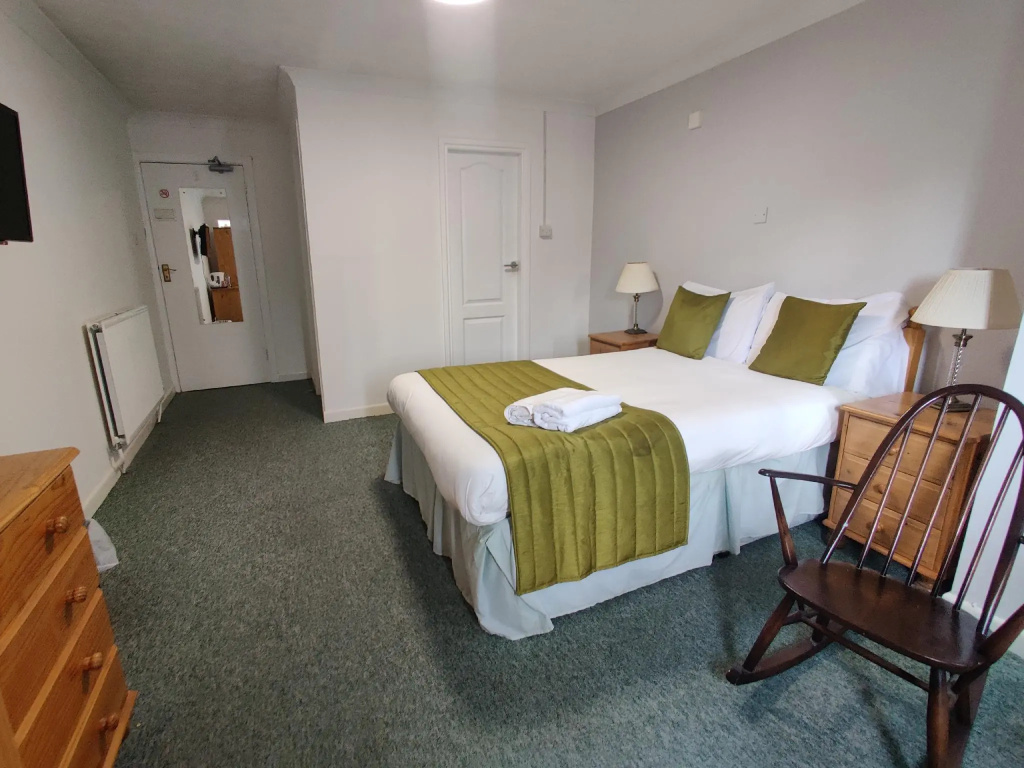 Deluxe Double room (full double bed)