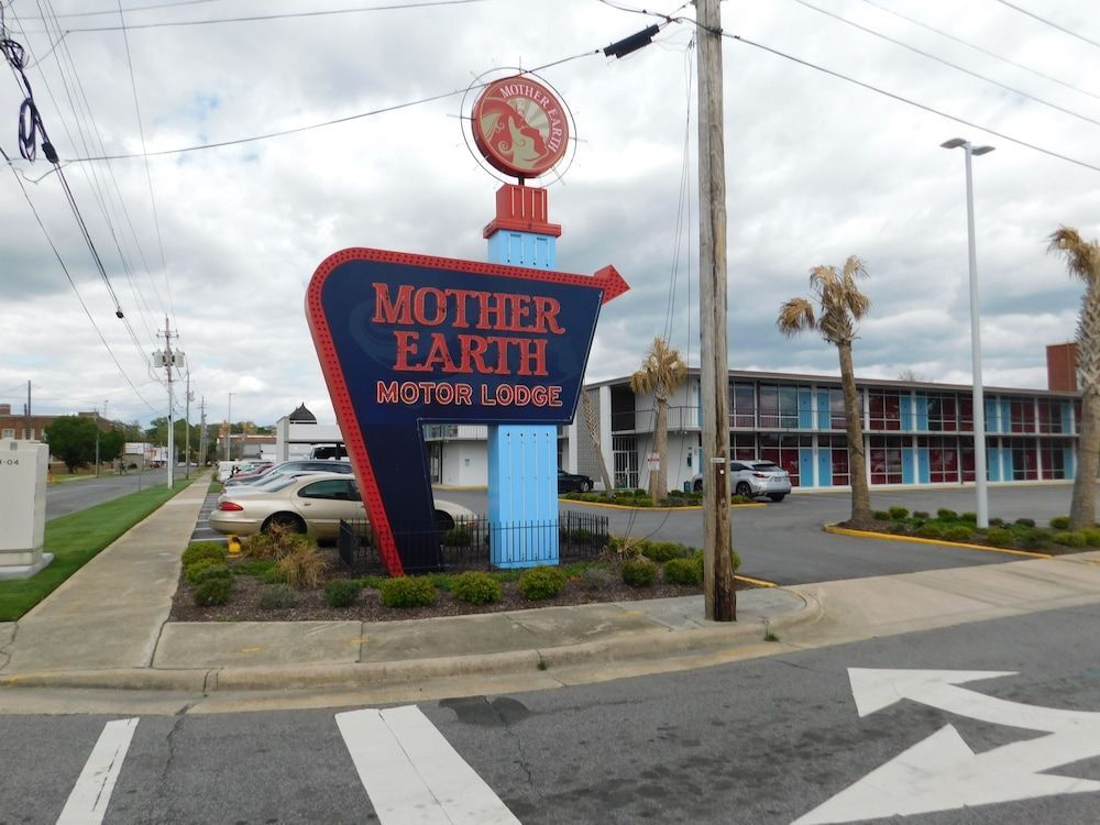 Mother Earth Motor Lodge image