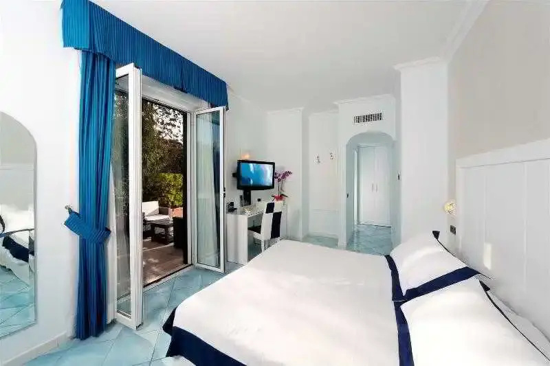 Superior Double room with balcony (full double bed)