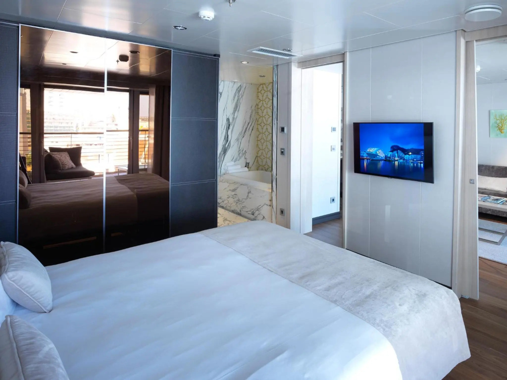 Sunborn Gibraltar Yacht Hotel Resort — 4
