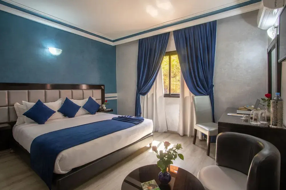 Standard room with balcony and with pool view