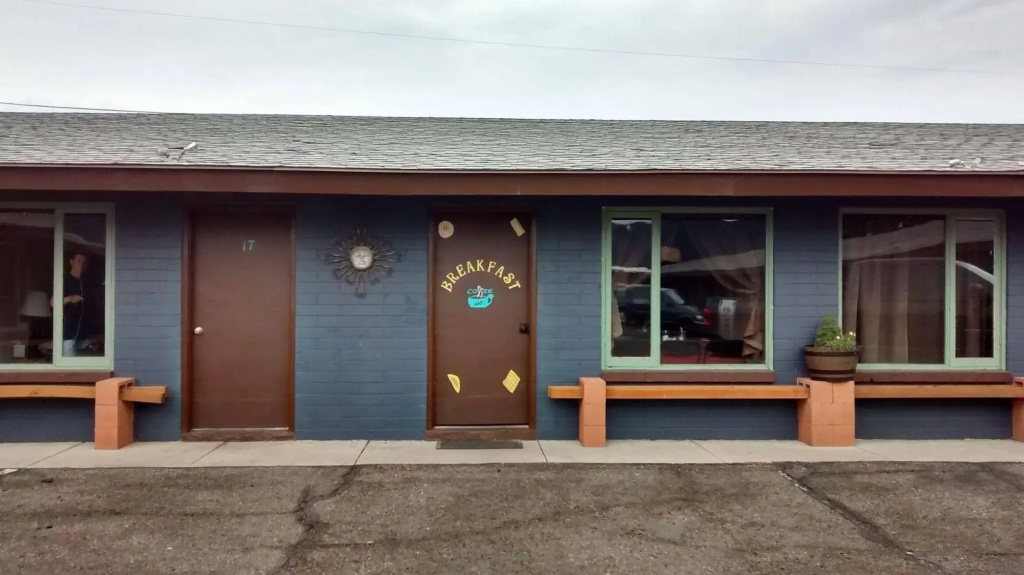 Adobe Sands Motel