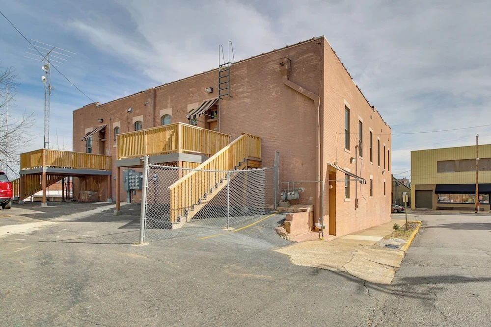 Modern Downtown Hot Springs Vacation Rental!