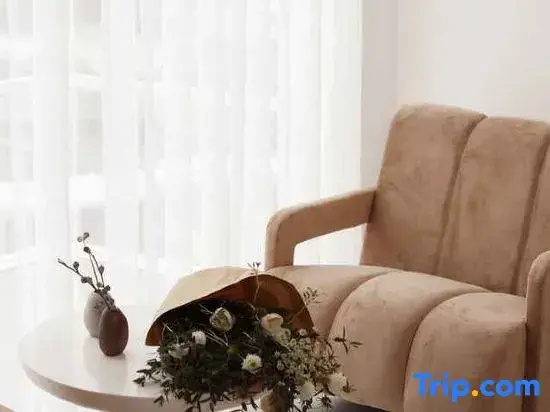 Suite with land view