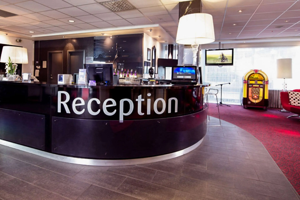 Lobby & Reception