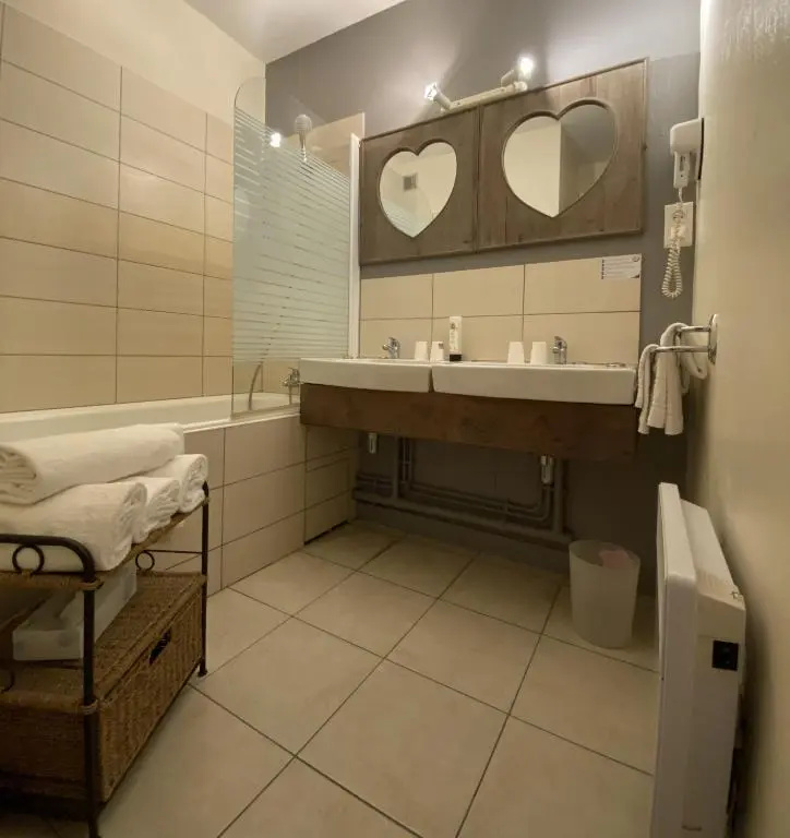 Logis Hôtel Médiéval, Montélimar Nord - Chambres
