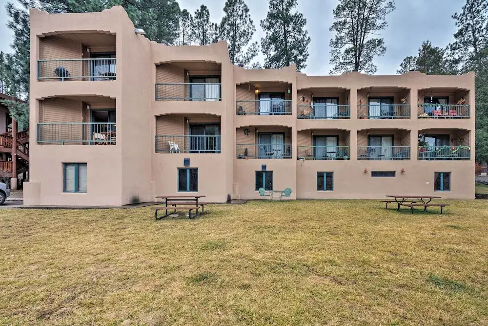 Cozy Ruidoso Condo by Grindstone Lake + Skiing!