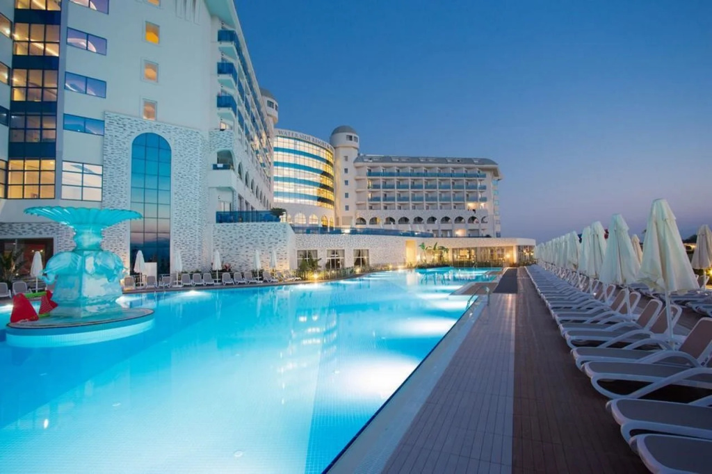Water Side Resort & Spa - 5