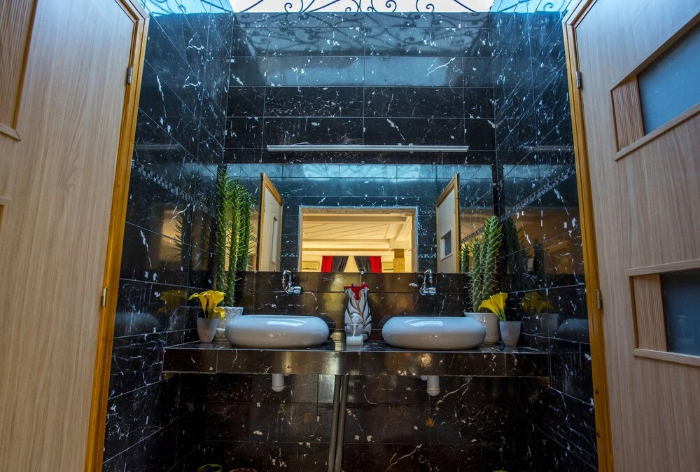 Lobby & Reception