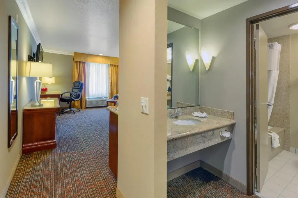 Best Western Plus Newport Mesa Inn - Chambres