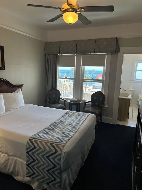 Premium Double room with partial sea view (full double bed)