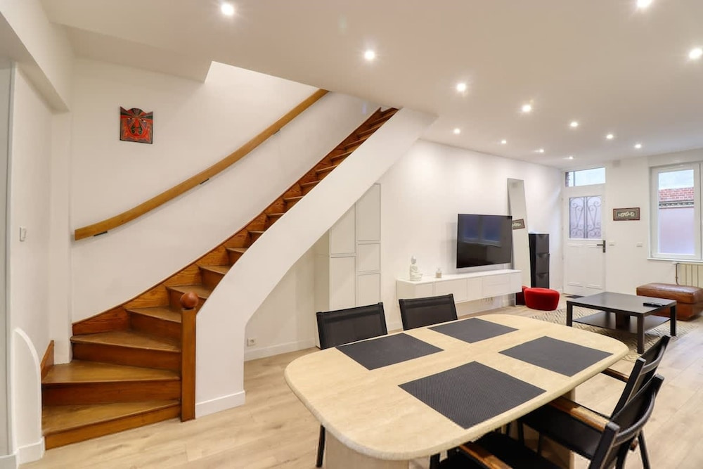 Voir la photo 1 — Maison Proches des Places Avec Stationnement