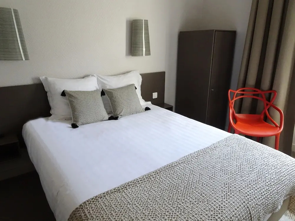 Classic Double room (full double bed)