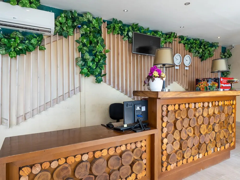 Lobby & Reception