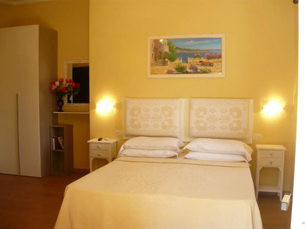 Standard Double room with partial sea view (full double bed)