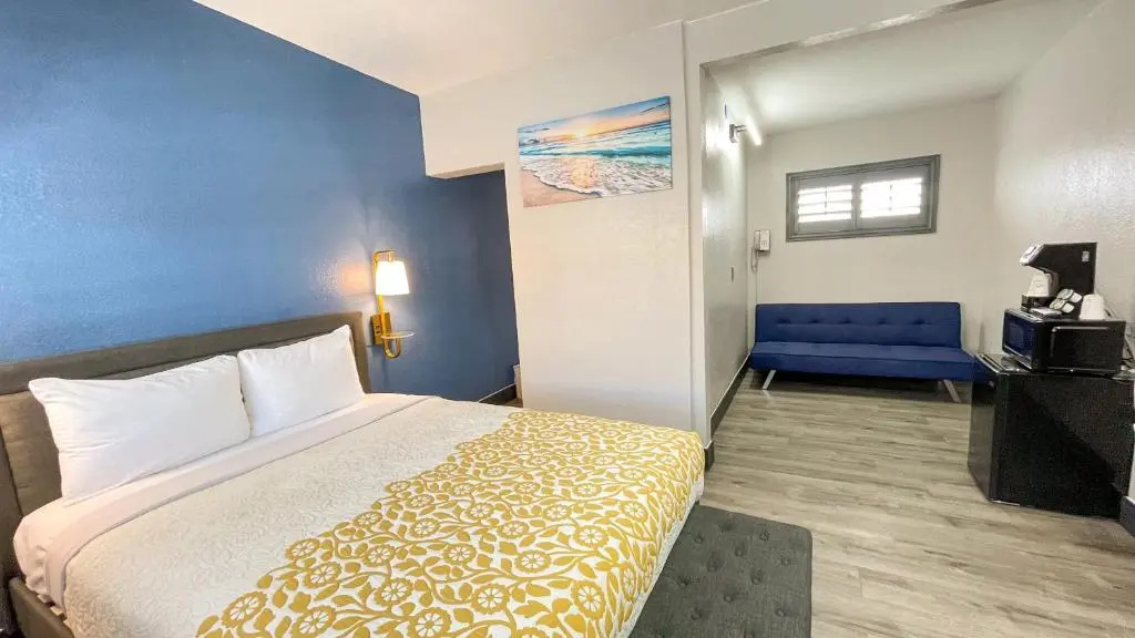 Double Suite (full double bed)