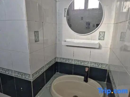 13pax Glory Executive Suite 3R3B, DOORSTEP BEACH, POOL, BBQ, WIFI, 50"TV